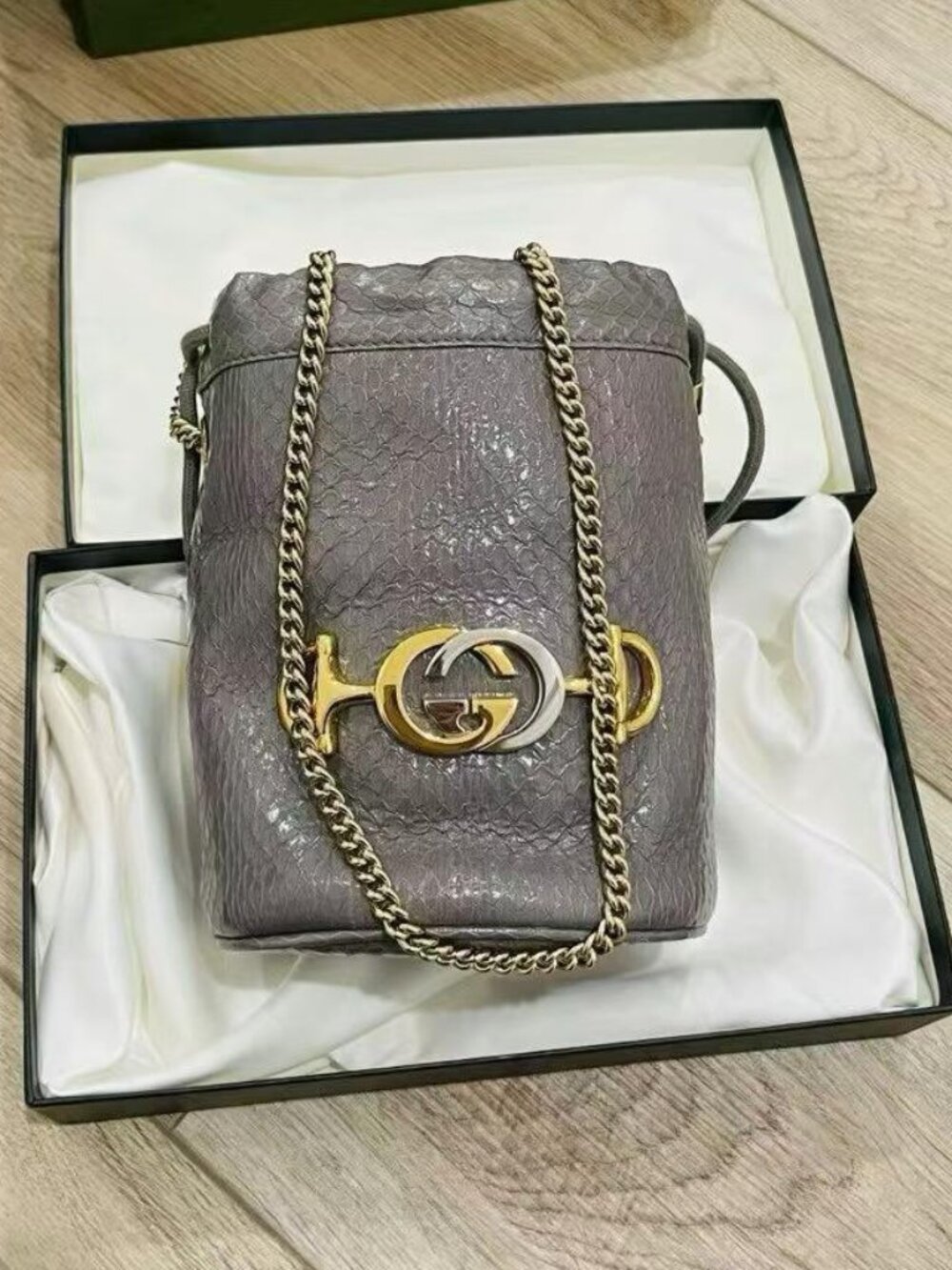Gucci Zumi Pyhon Snakeskin Mini Bucket Bag Dusty Grey $2850 New in Box - Picture 2 of 8